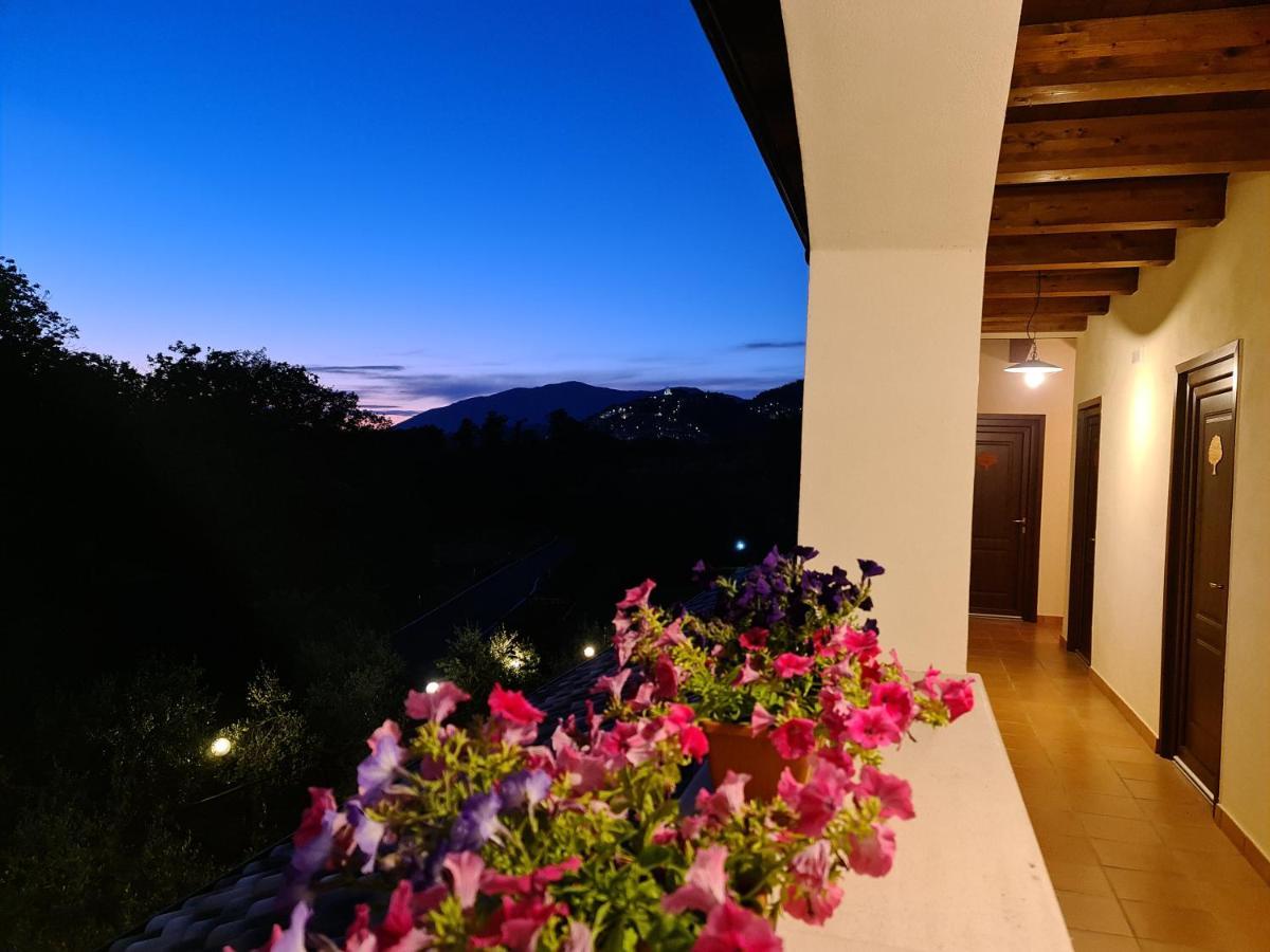 Agriturismo L'Ulivo Падула Экстерьер фото