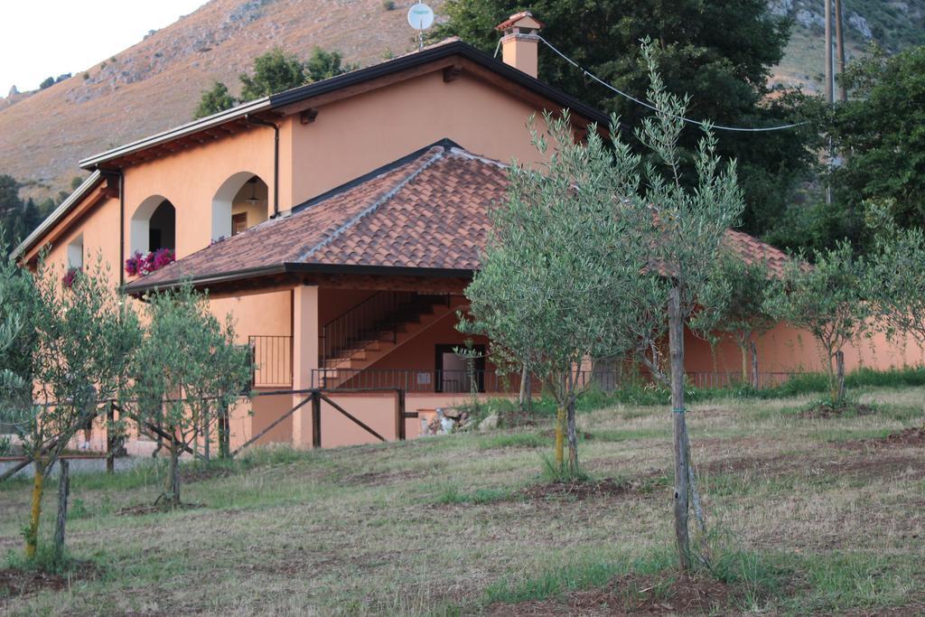 Agriturismo L'Ulivo Падула Экстерьер фото