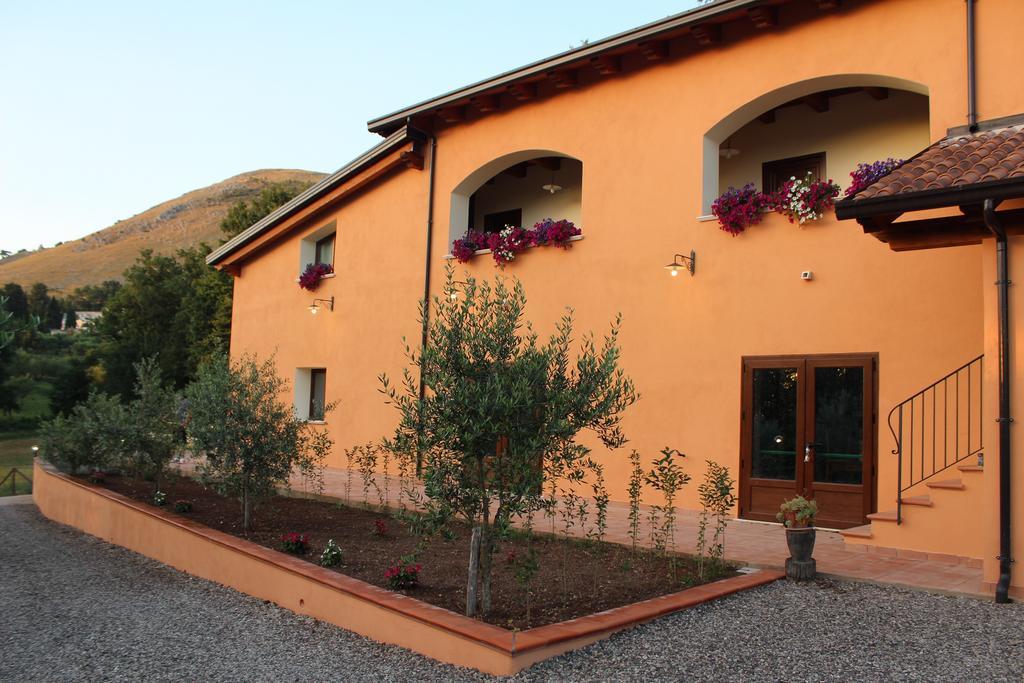 Agriturismo L'Ulivo Падула Экстерьер фото
