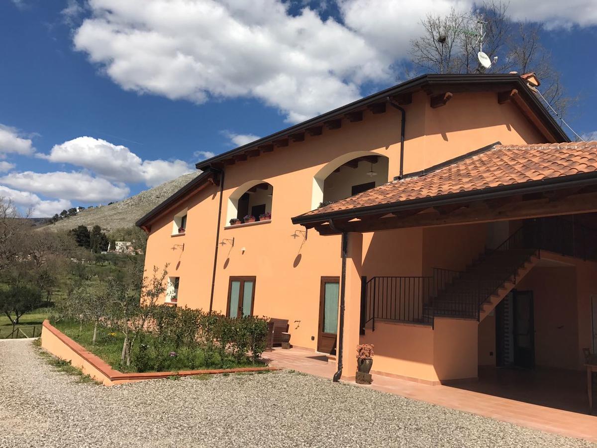Agriturismo L'Ulivo Падула Экстерьер фото